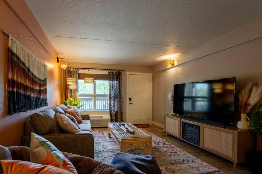 Pet Friendly Boho Condo With Pool--Fitness Center--Next To The Branson Landing--Close To Convention Center And Kanakuk Eksteriør billede