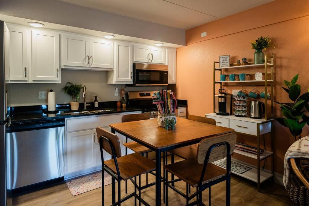 Pet Friendly Boho Condo With Pool--Fitness Center--Next To The Branson Landing--Close To Convention Center And Kanakuk Eksteriør billede
