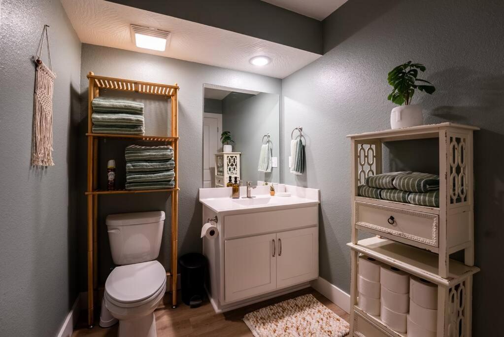 Pet Friendly Boho Condo With Pool--Fitness Center--Next To The Branson Landing--Close To Convention Center And Kanakuk Eksteriør billede