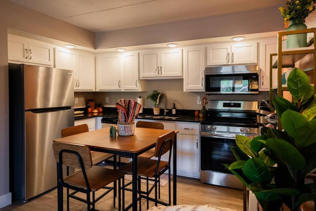 Pet Friendly Boho Condo With Pool--Fitness Center--Next To The Branson Landing--Close To Convention Center And Kanakuk Eksteriør billede