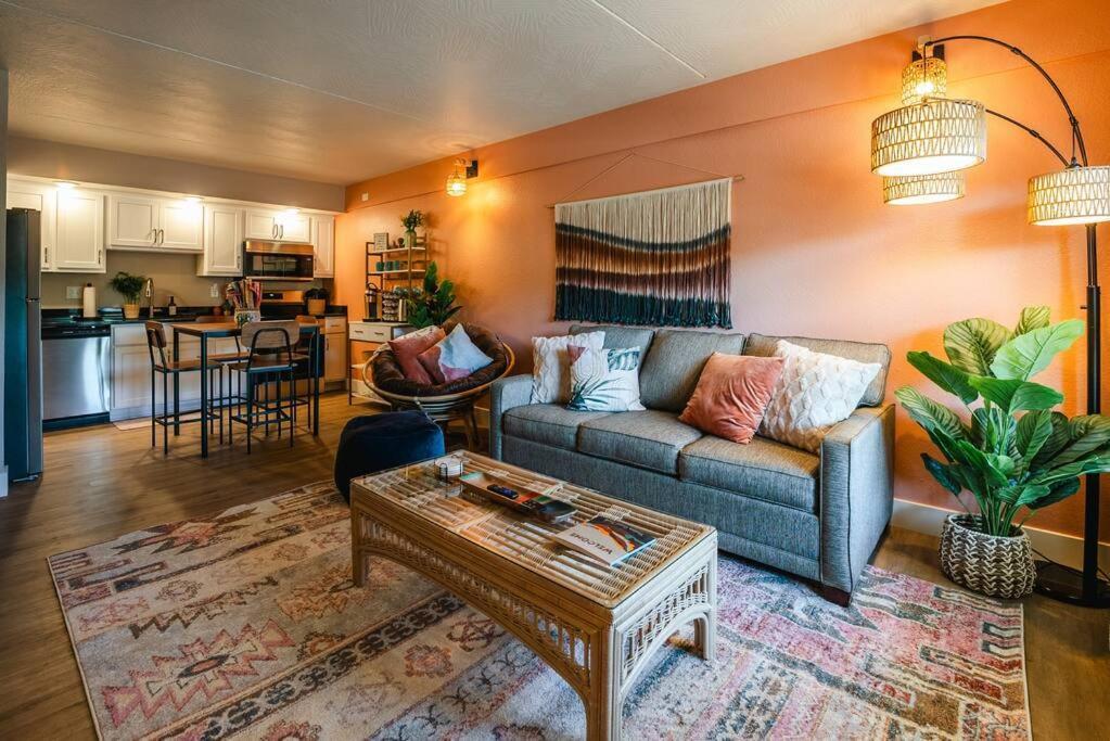 Pet Friendly Boho Condo With Pool--Fitness Center--Next To The Branson Landing--Close To Convention Center And Kanakuk Eksteriør billede