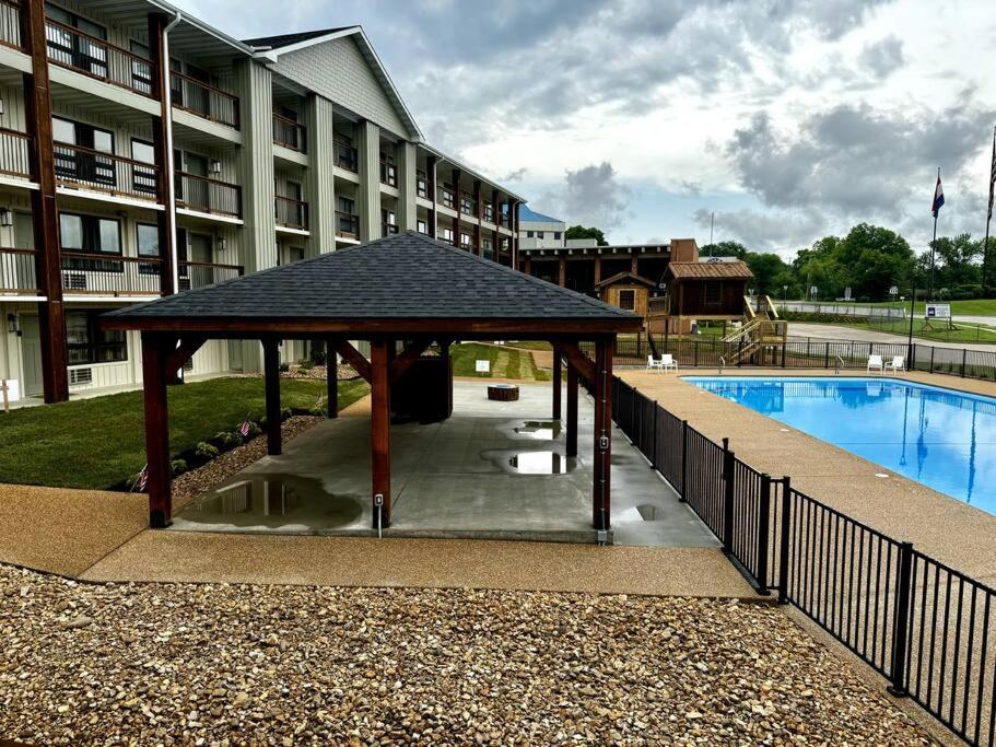 Pet Friendly Boho Condo With Pool--Fitness Center--Next To The Branson Landing--Close To Convention Center And Kanakuk Eksteriør billede