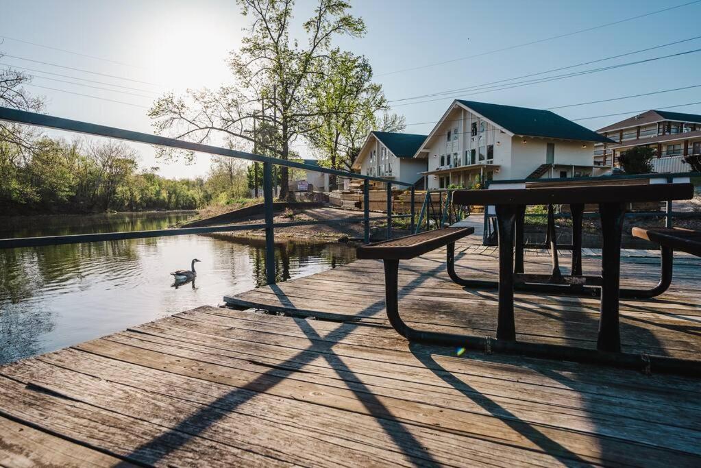 Pet Friendly Boho Condo With Pool--Fitness Center--Next To The Branson Landing--Close To Convention Center And Kanakuk Eksteriør billede