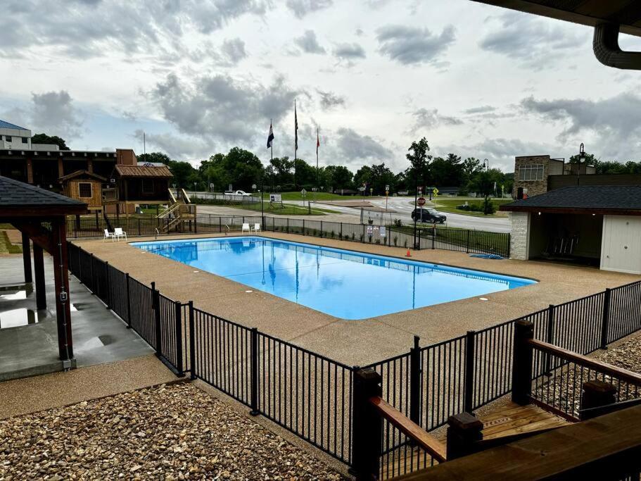 Pet Friendly Boho Condo With Pool--Fitness Center--Next To The Branson Landing--Close To Convention Center And Kanakuk Eksteriør billede